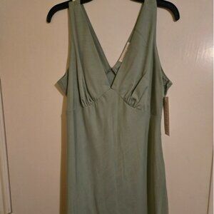 NWTElegant Green Sleeveless Dress